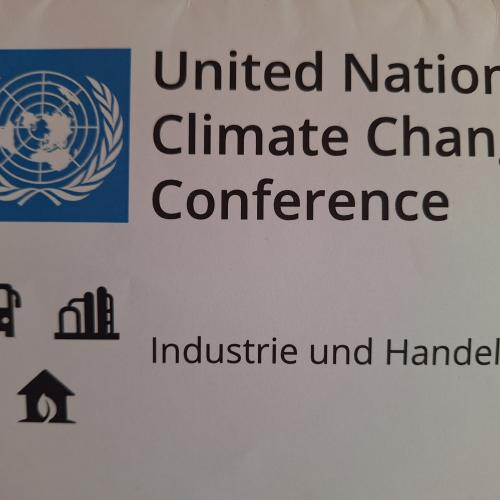 Das Schild zeigt die Gruppe Industrie und Handel der UN-Klimakonferenz.
