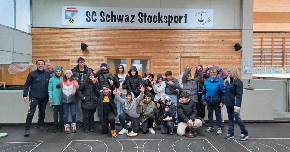 Schülerinnen und Schüler zu Besuch beim SC Schwaz Stocksport